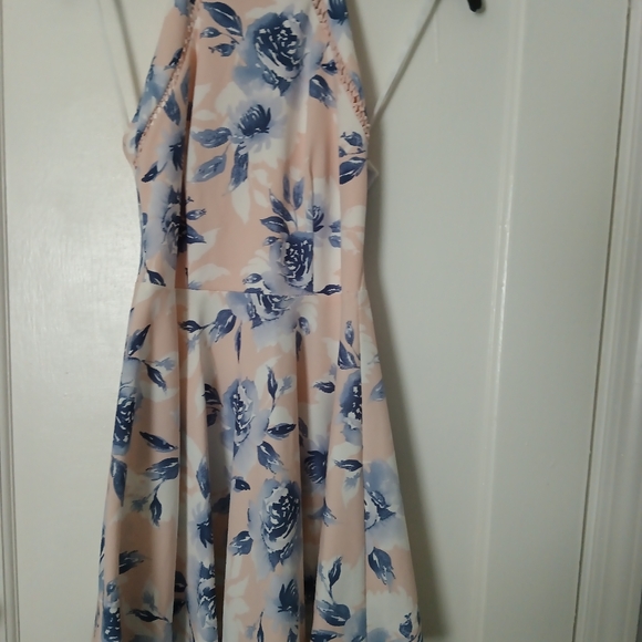 Dress - Picture 2 of 7